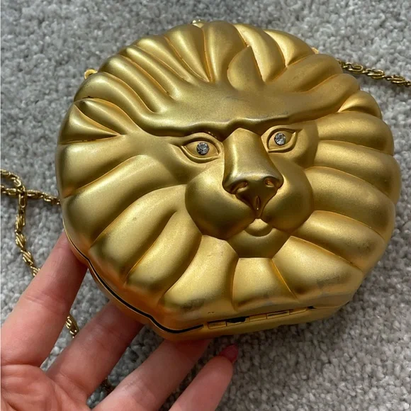 🚚 MOVING SALE Vintage brushed gold Lion's Head hard case minaudière crossbody - Picture 12 of 15